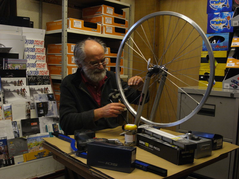 hand built touring wheels